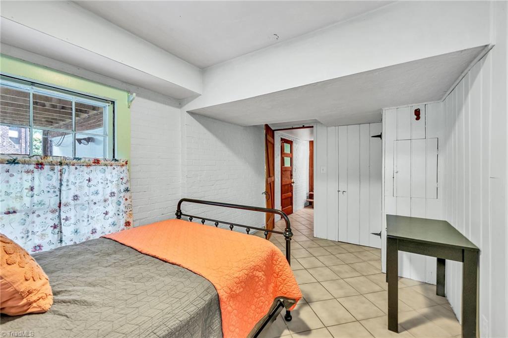 1104 Forest Hill Drive High Point, NC 27262 - Photo 32 of 43