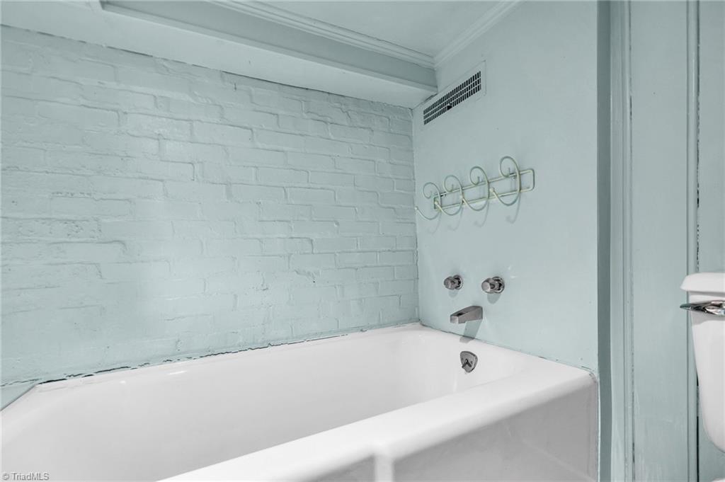 1104 Forest Hill Drive High Point, NC 27262 - Photo 34 of 43