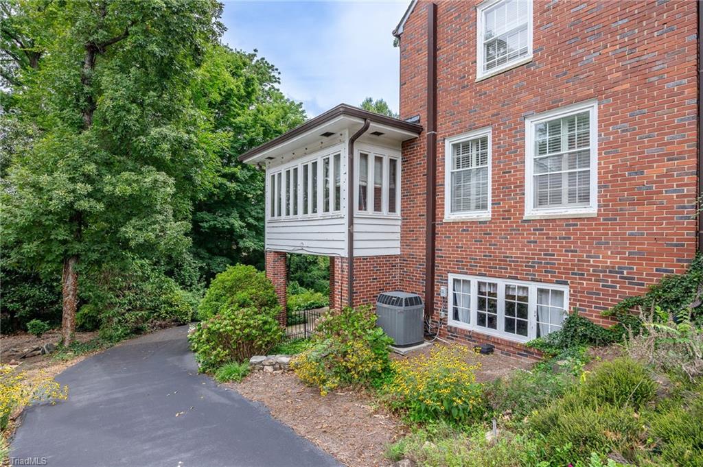 1104 Forest Hill Drive High Point, NC 27262 - Photo 40 of 43