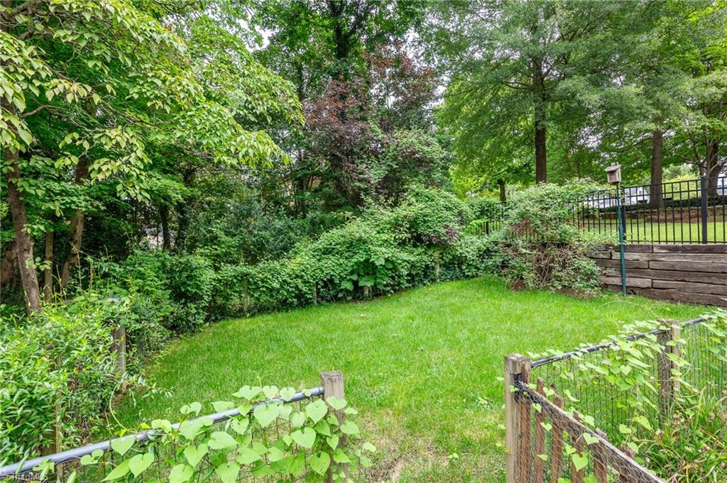 1104 Forest Hill Drive High Point, NC 27262 - Photo 42 of 43