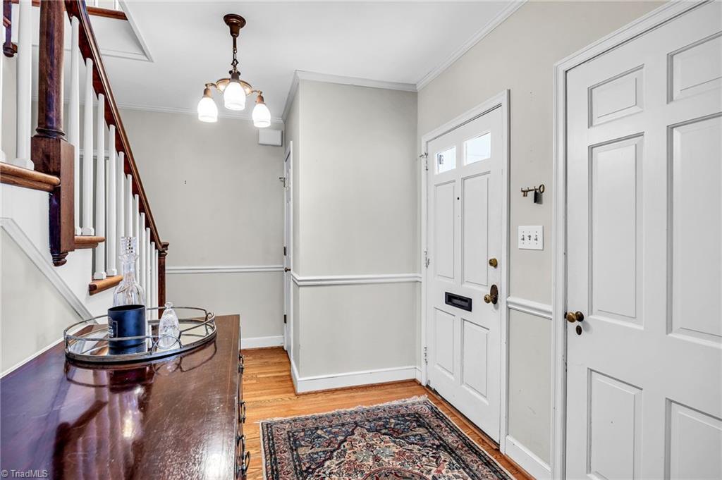 1104 Forest Hill Drive High Point, NC 27262 - Photo 5 of 43