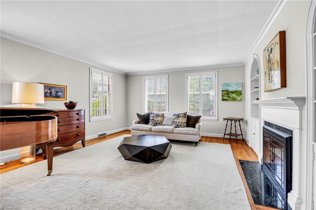 1104 Forest Hill Drive High Point, NC 27262 - Photo 6 of 43