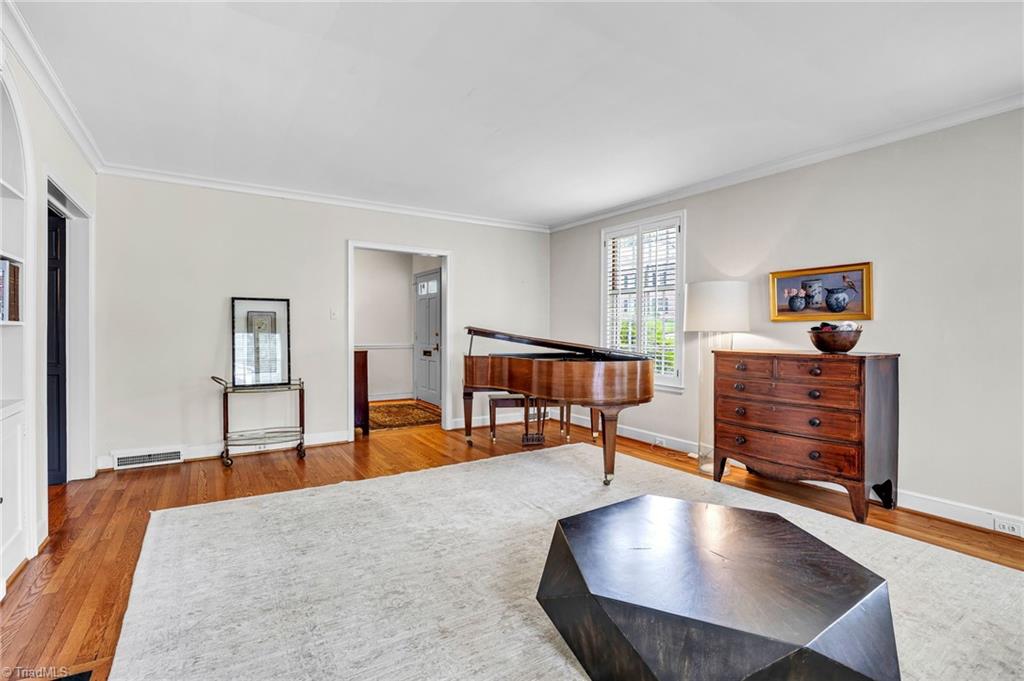 1104 Forest Hill Drive High Point, NC 27262 - Photo 7 of 43