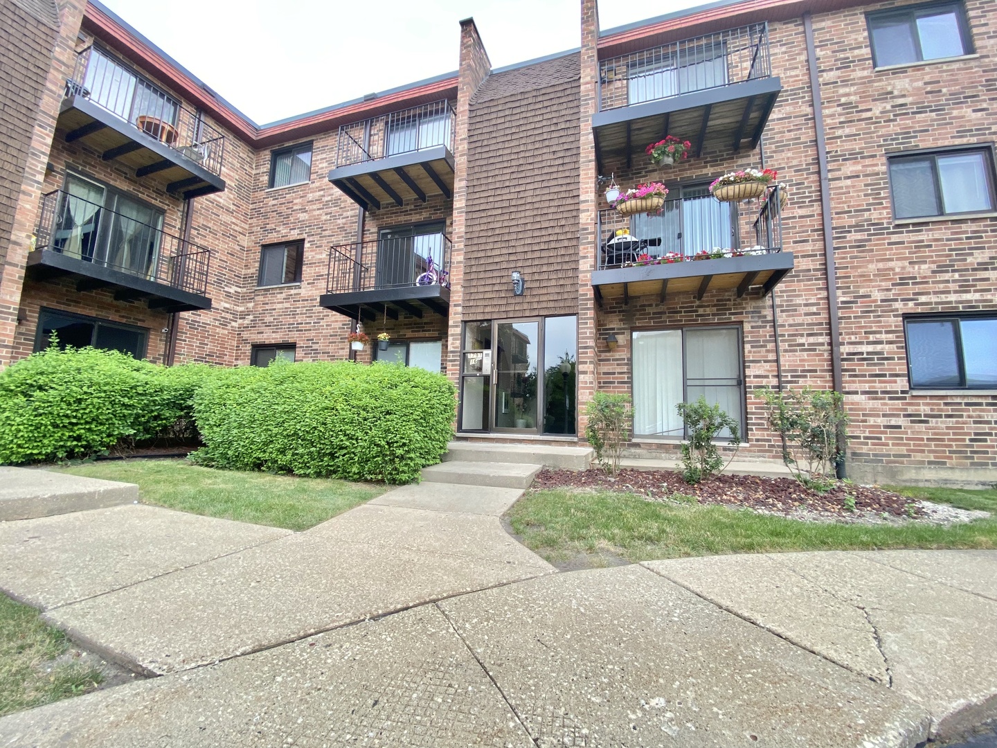 1791 West Algonquin Road, Unit 2A Mount Prospect, IL 60056 - Photo 1 of 12