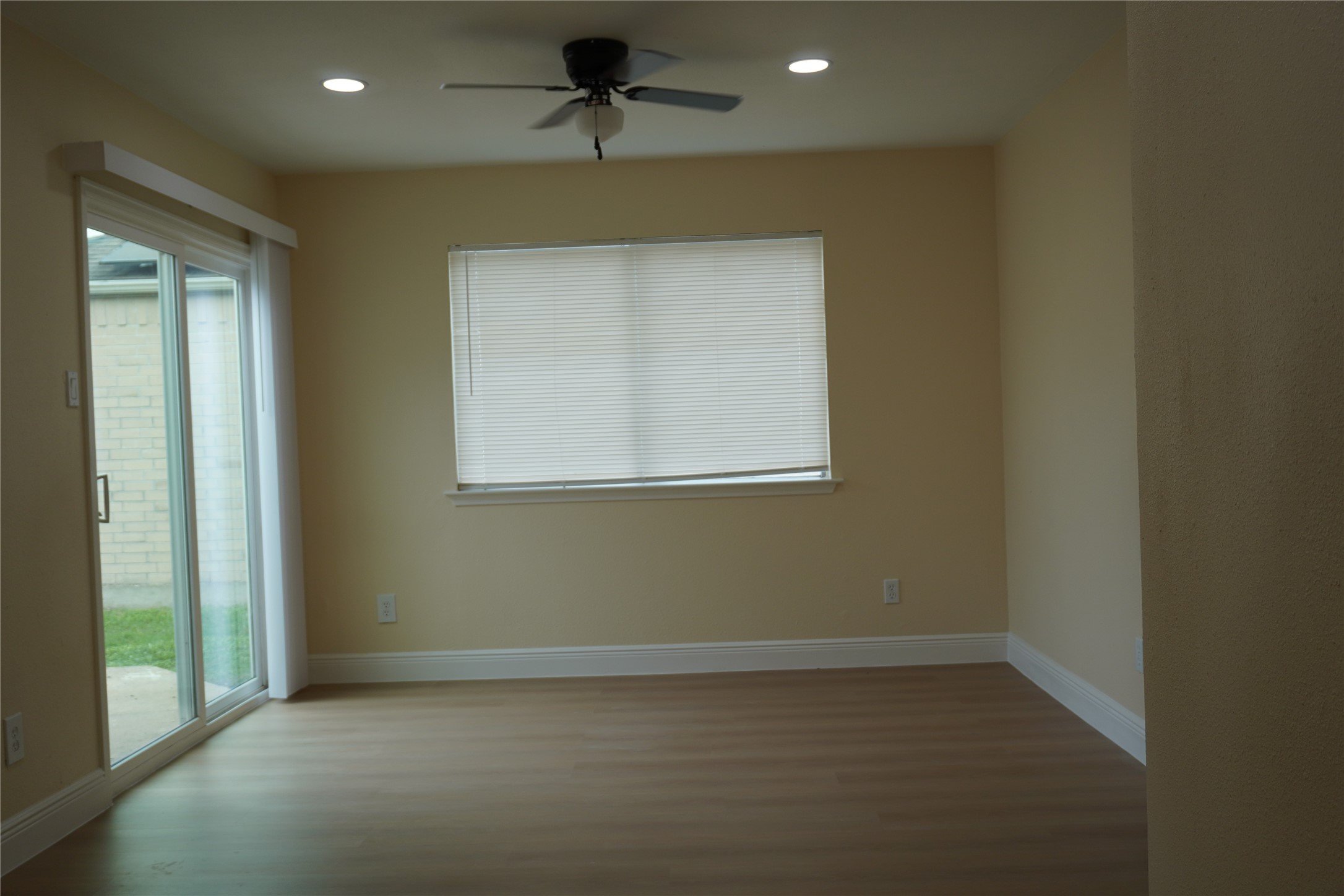 8207 Misty Ridge Lane Houston, TX 77071 - Photo 9 of 27