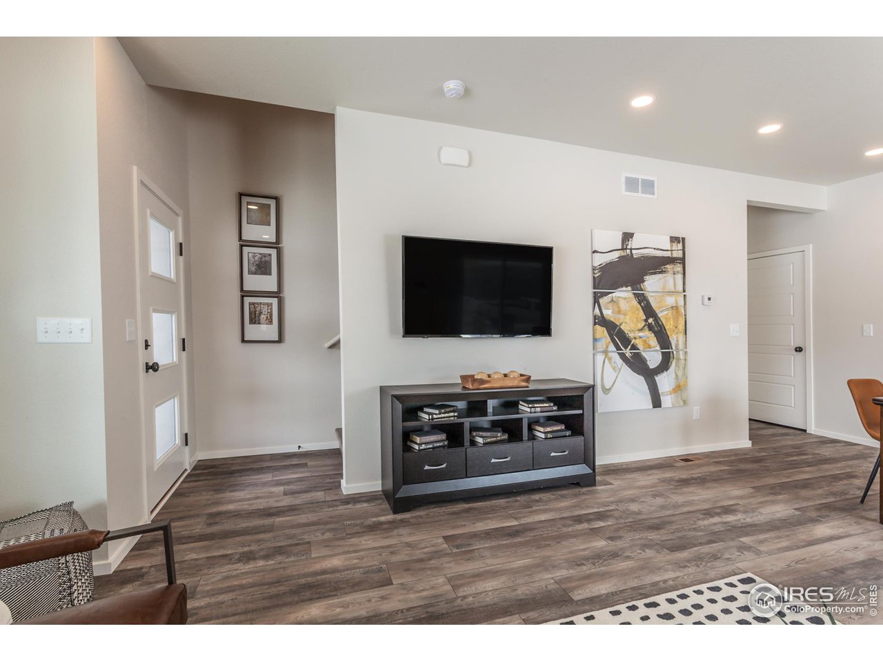 EXAMPLE PHOTO: LIVING ROOM