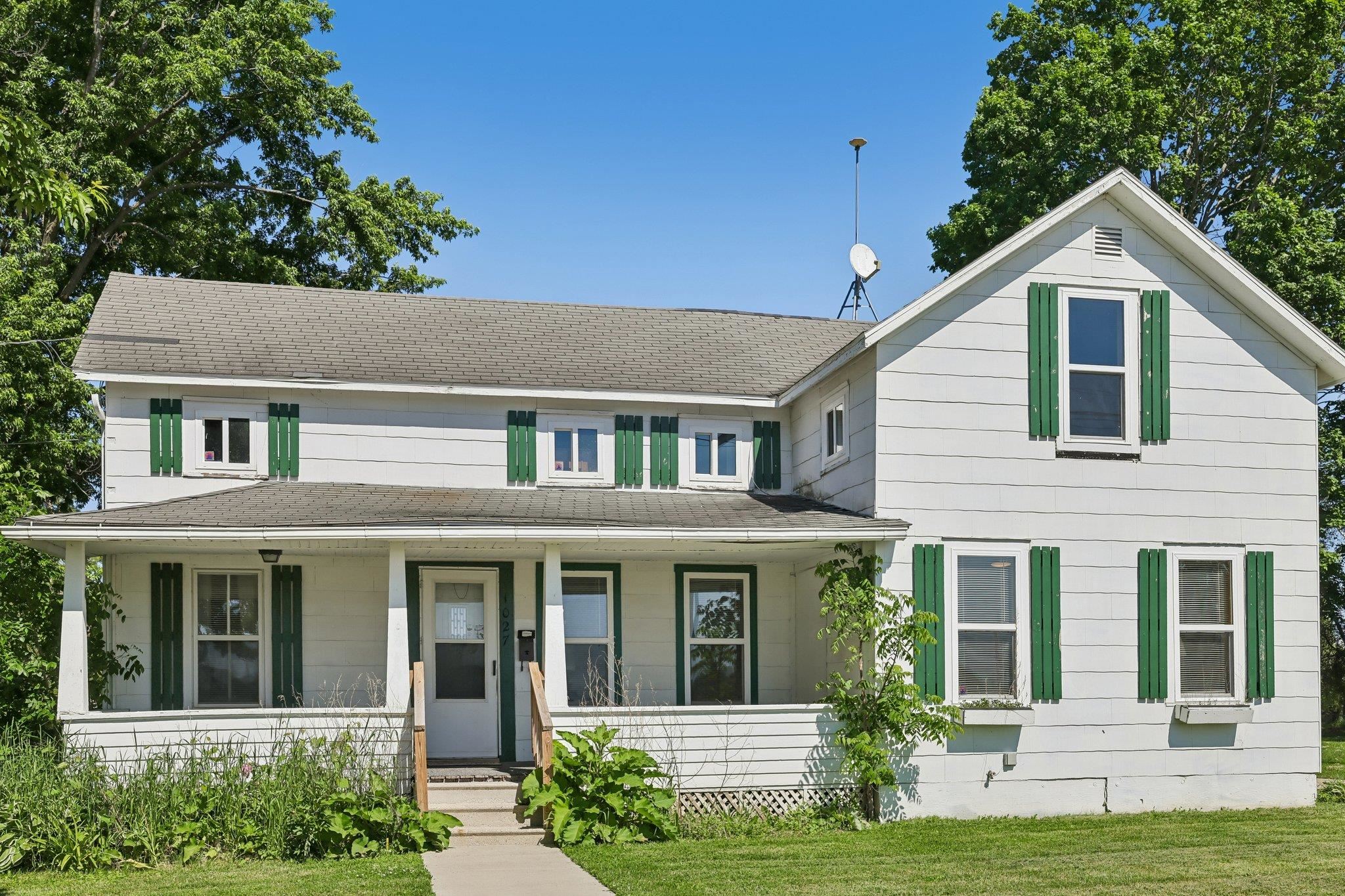 1027 Farnham Street Columbus, WI 53925 - Photo 4 of 39