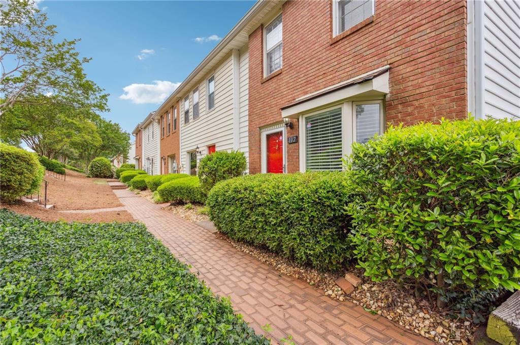 102 Holcomb Ferry Road Roswell, GA 30076 - Photo 2 of 27