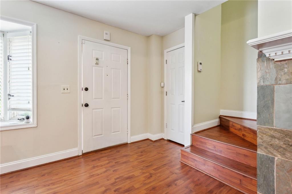 102 Holcomb Ferry Road Roswell, GA 30076 - Photo 4 of 27