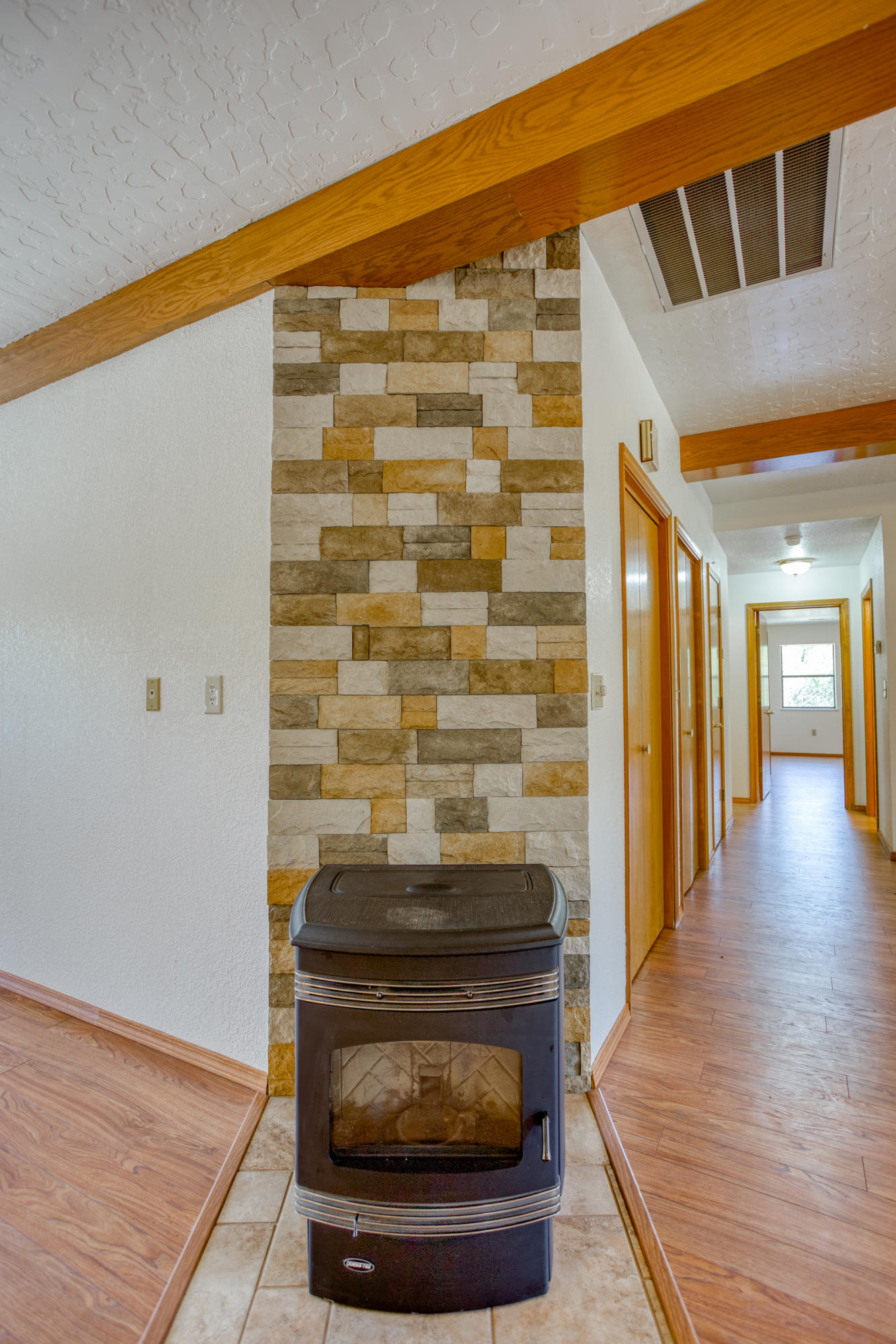 8030 Placer Road Redding, CA 96001 - Photo 11 of 16 IMG_7429