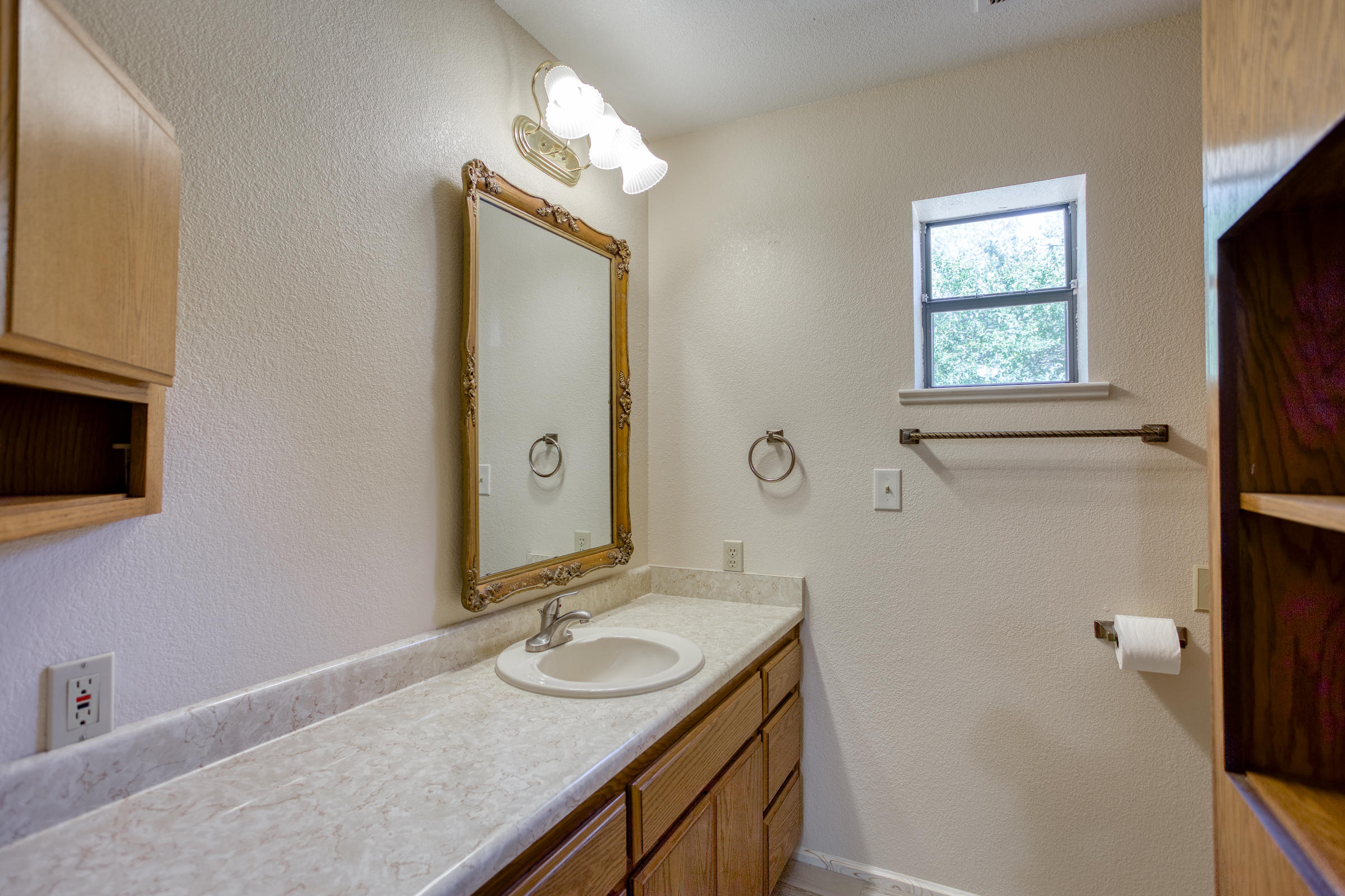 8030 Placer Road Redding, CA 96001 - Photo 5 of 16 IMG_7389