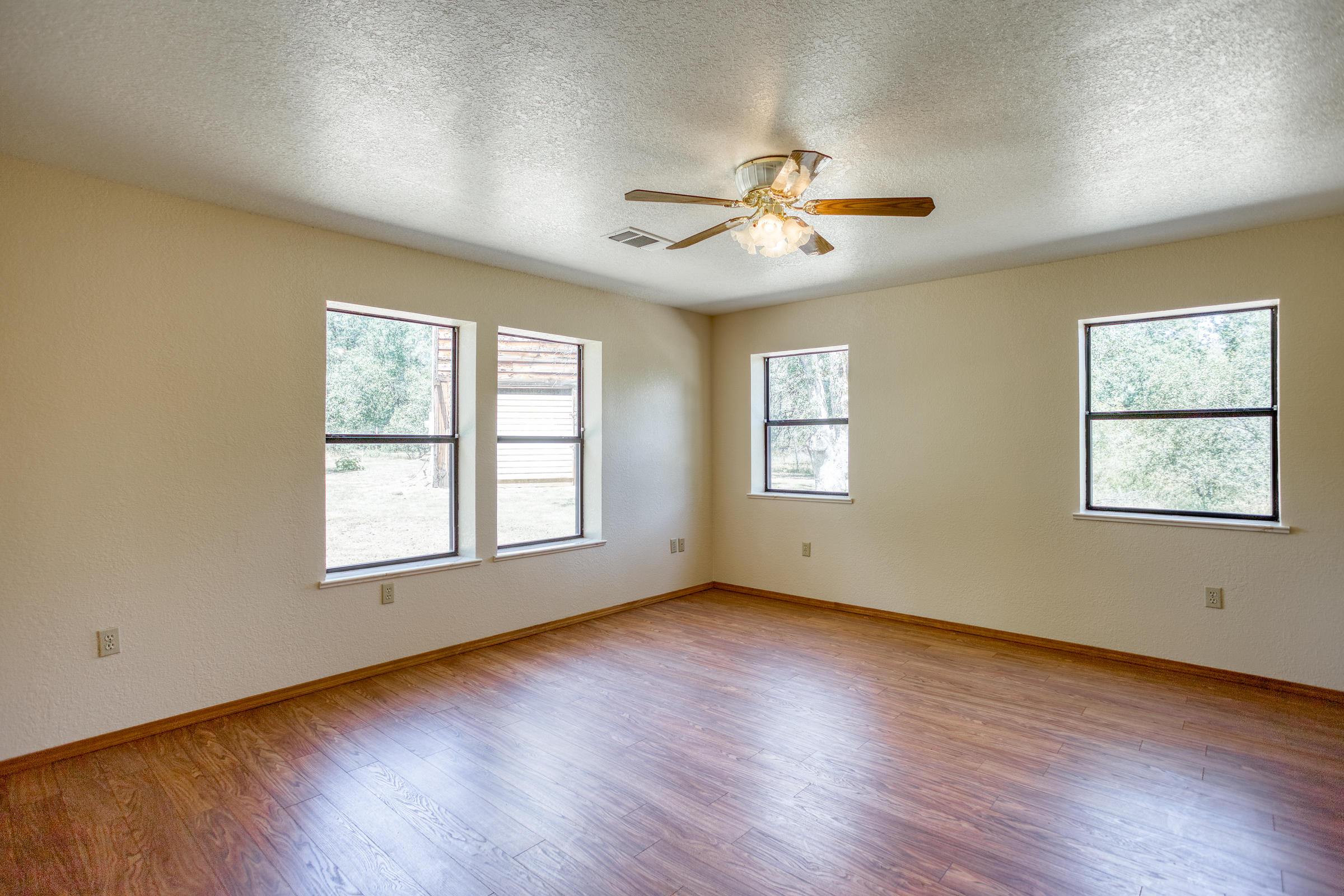 8030 Placer Road Redding, CA 96001 - Photo 6 of 16 IMG_7394