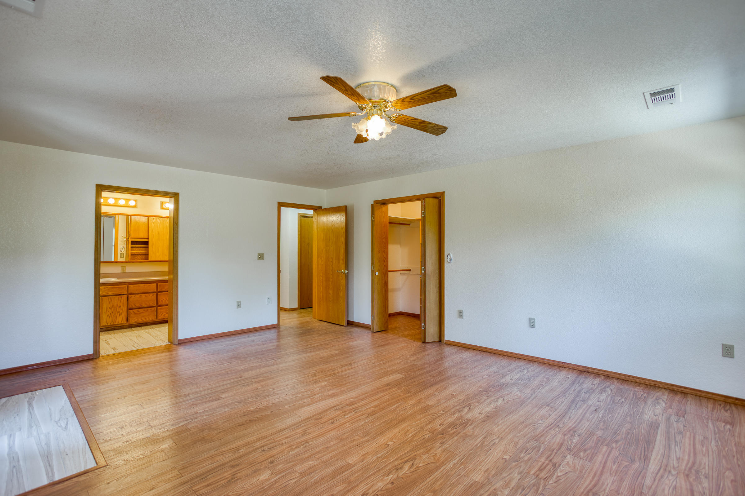 8030 Placer Road Redding, CA 96001 - Photo 7 of 16 IMG_7399