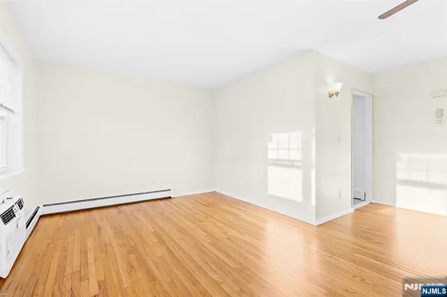 $1,800 | 138 Clinton Place, Unit 7C, Hackensack, NJ 07601