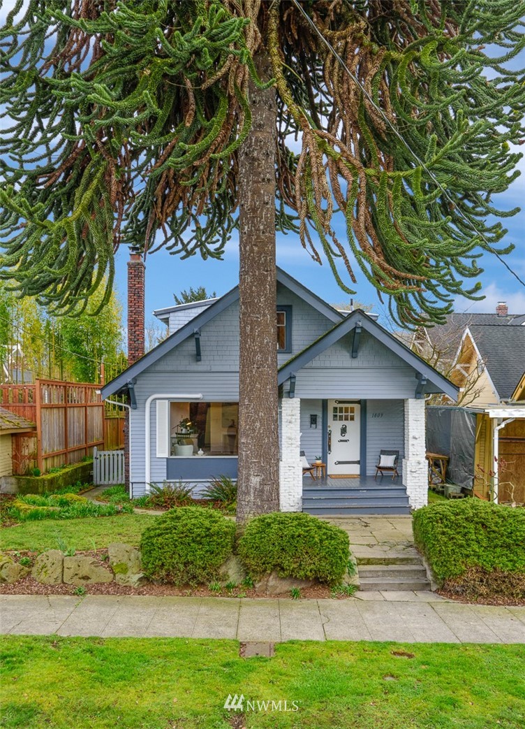 1809 North 41st Street Seattle, WA 98103 - Photo 2 of 32 front view of house with a yard
