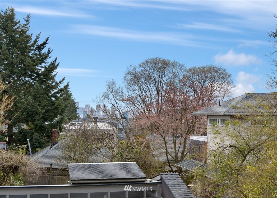 1809 North 41st Street Seattle, WA 98103 - Photo 25 of 32 a view of a outdoor space