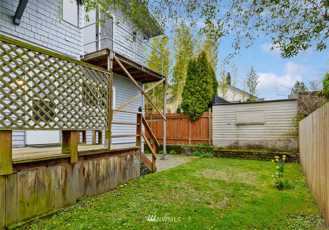 1809 North 41st Street Seattle, WA 98103 - Photo 27 of 32 a view of a backyard with a small cabin