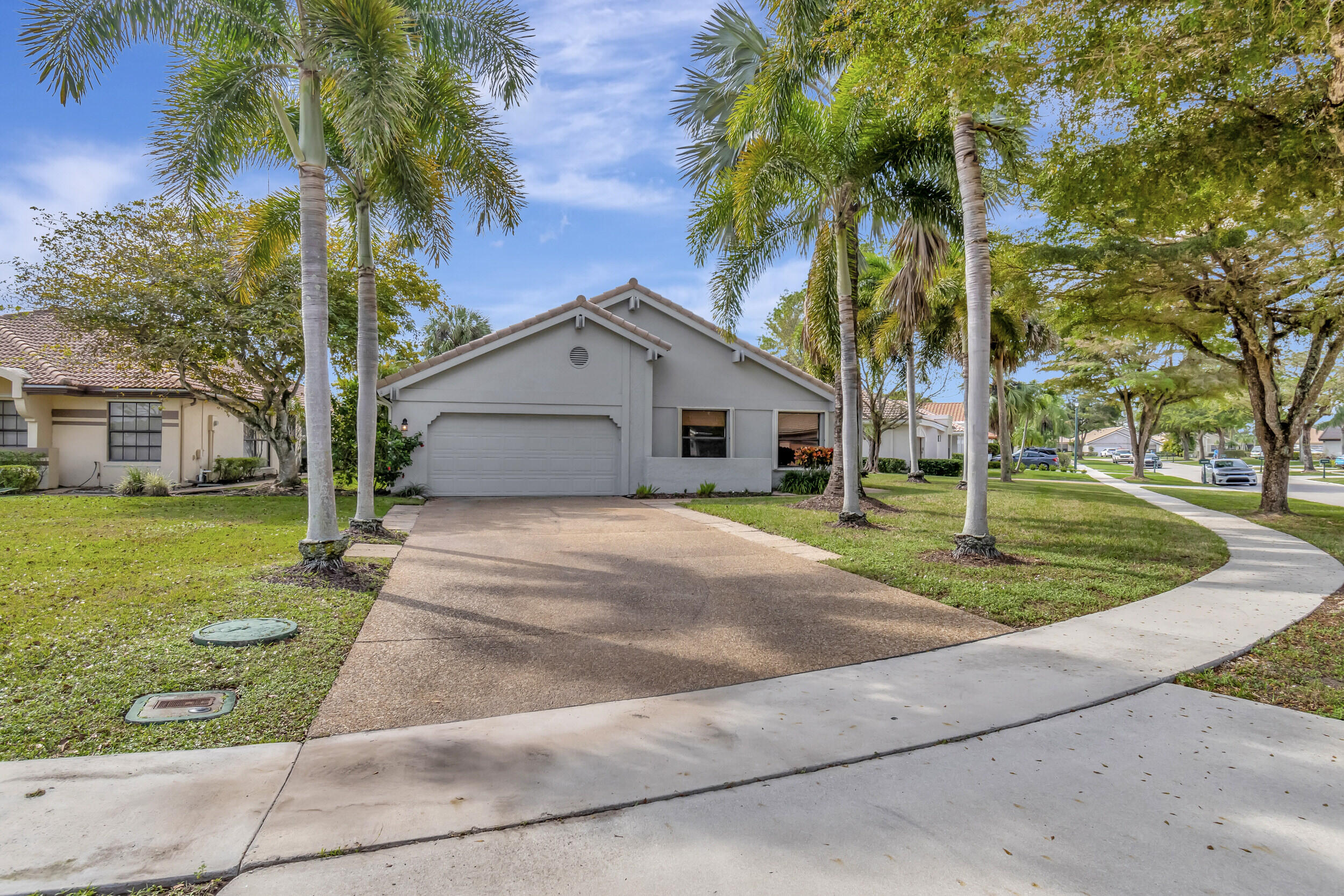 11104 Highland Circle Boca Raton, FL 33428 - Photo 3 of 79 6 CAR DRIVEWAY