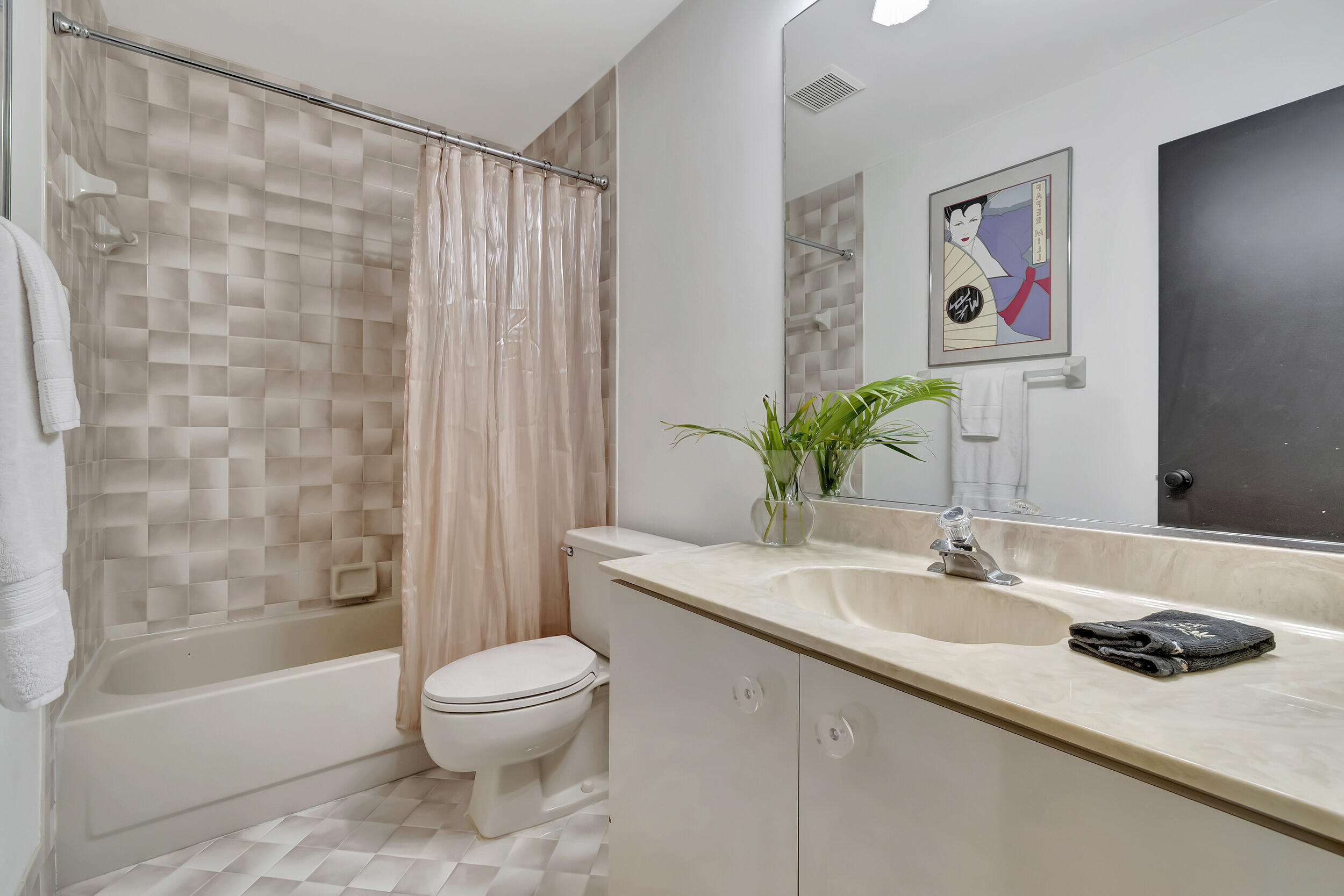 11104 Highland Circle Boca Raton, FL 33428 - Photo 33 of 79 GUEST BATH