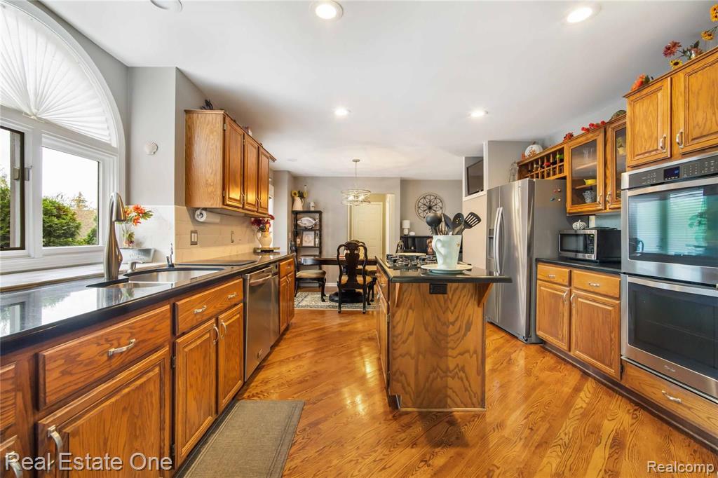 1093 Pointe Pl Boulevard Rochester, MI 48307 - Photo 11 of 46