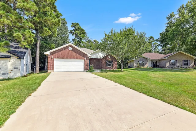 $239,900 | 165 Magnolia Bend, Onalaska, TX 77360