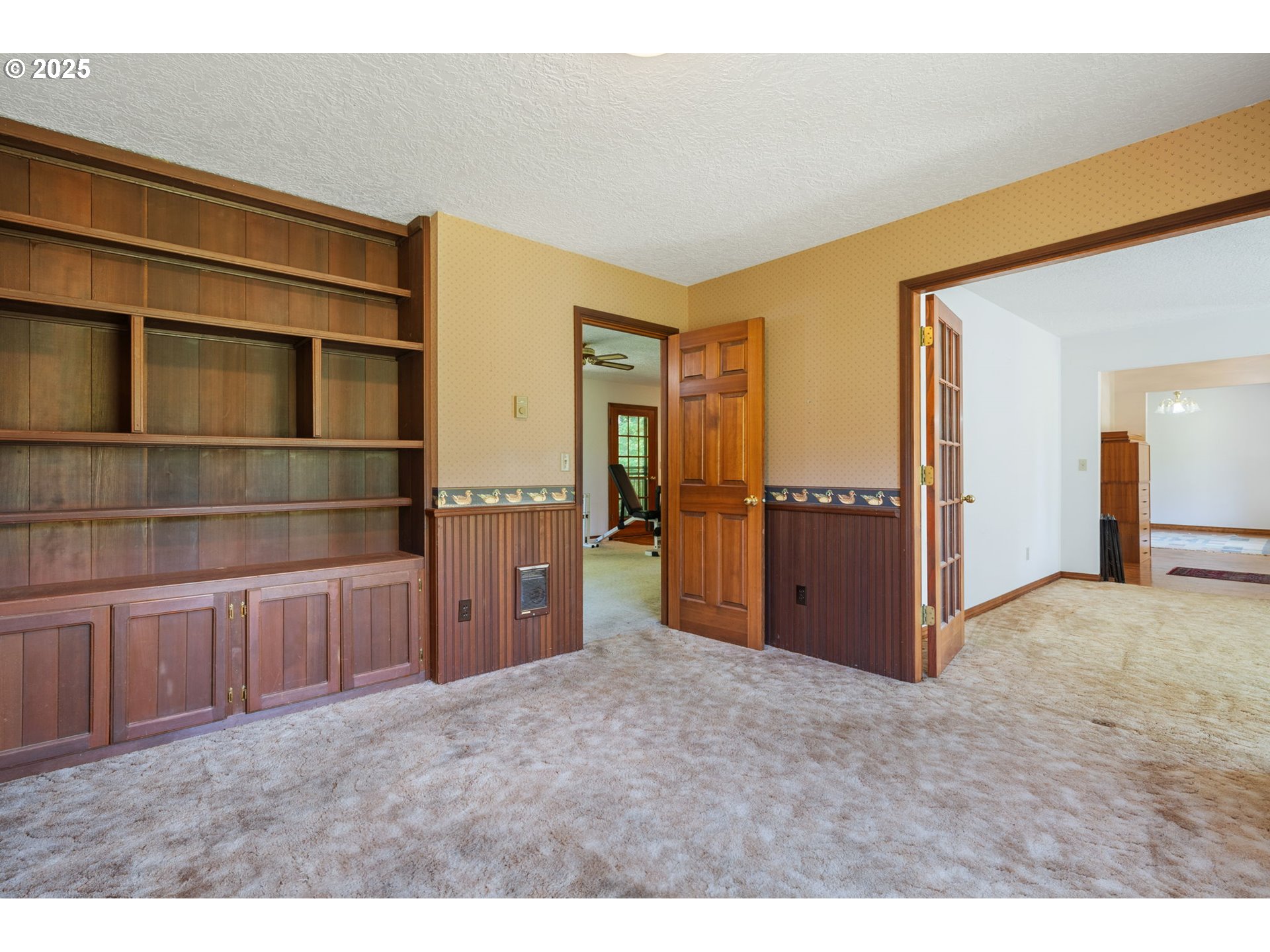 3411 Northeast 179th Street Ridgefield, WA 98642 - Photo 17 of 48 a view of an empty room with cabinet