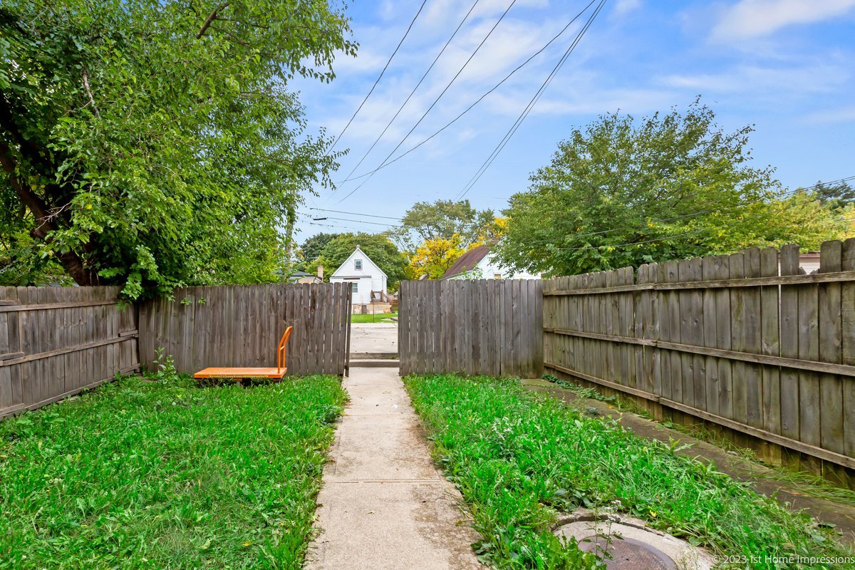 8807 South Lowe Avenue Chicago, IL 60620 - Photo 17 of 19 a view of a backyard with a garden
