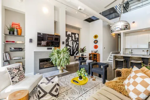 $350,000 | 2343 North Greenview Avenue, Unit 211, Chicago, IL 60614