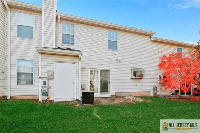 a view of an house with backyard space and garden