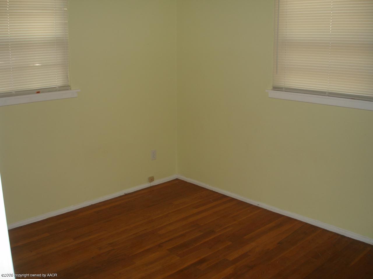 5004 Parker Street Amarillo, TX 79110 - Photo 11 of 22 Bedroom 3