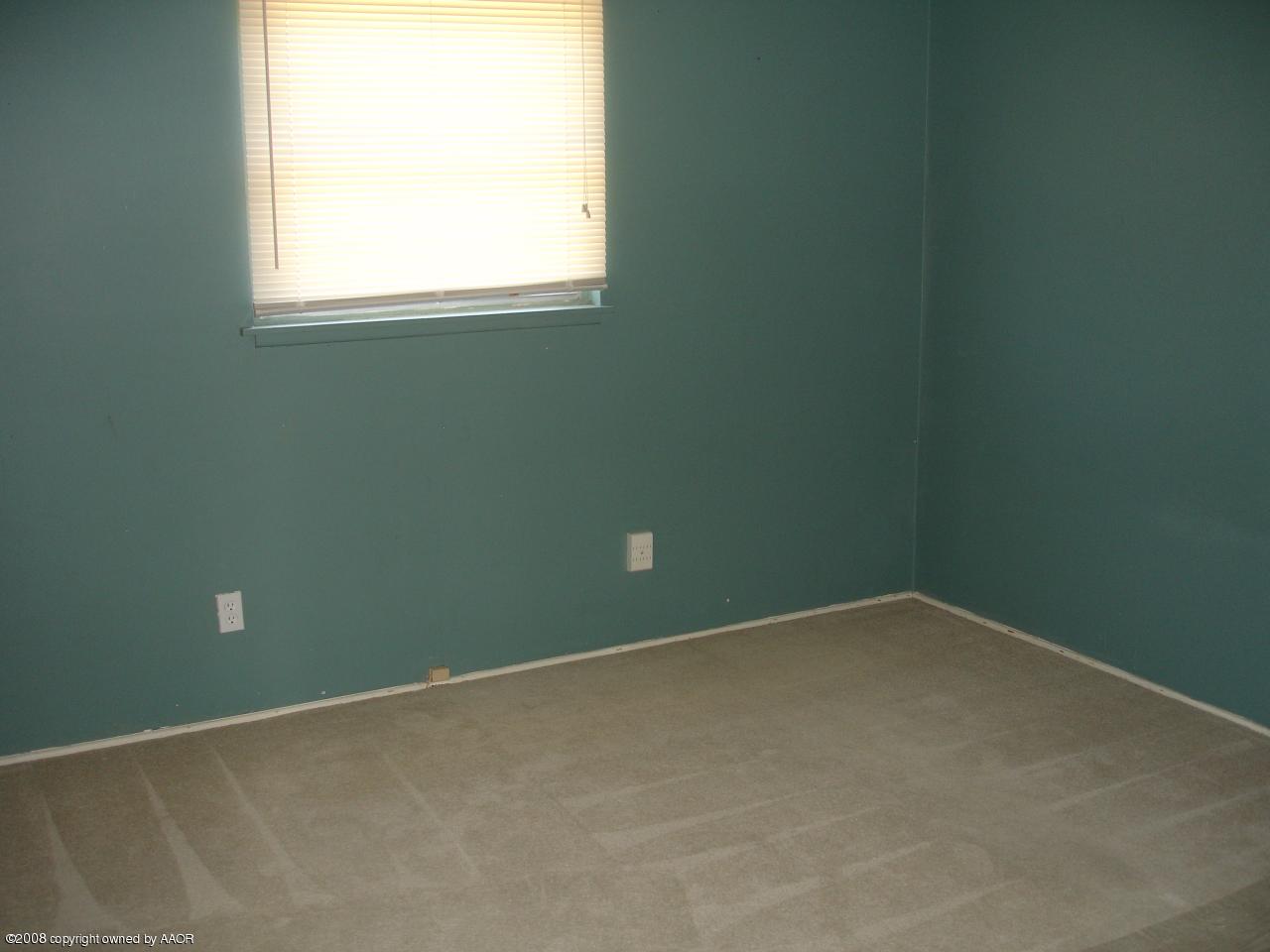 5004 Parker Street Amarillo, TX 79110 - Photo 14 of 22 Bedroom 1