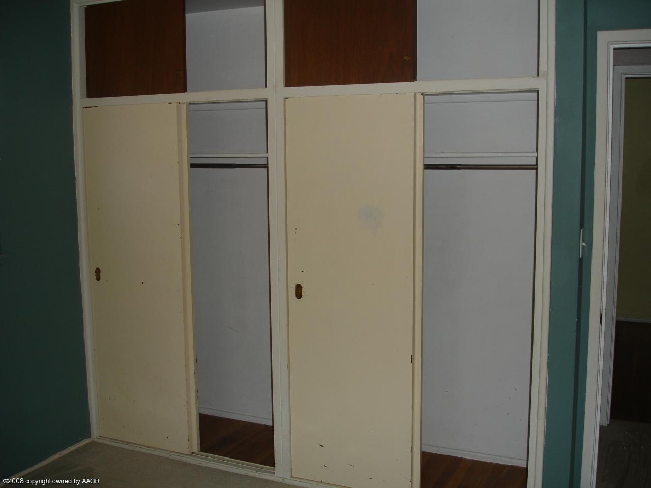5004 Parker Street Amarillo, TX 79110 - Photo 18 of 22 Bedroom 1 Closets