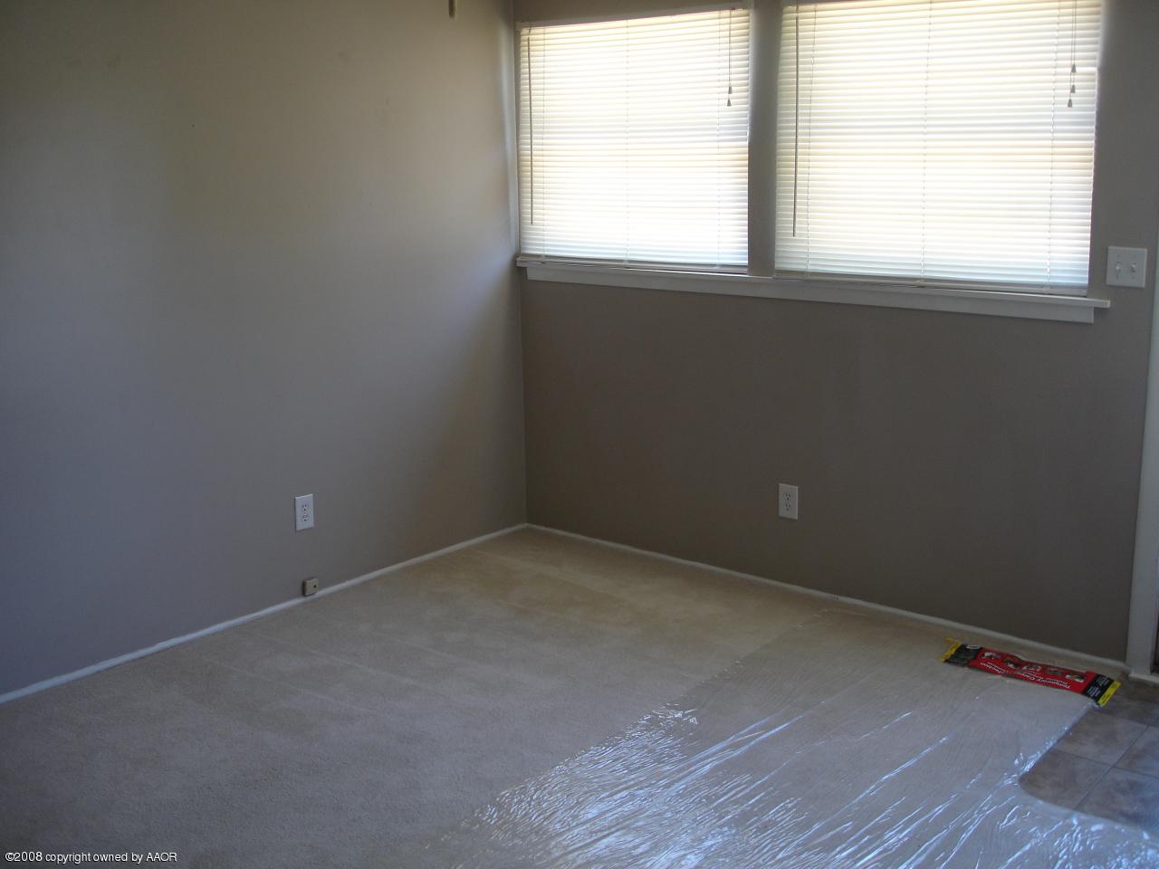 5004 Parker Street Amarillo, TX 79110 - Photo 19 of 22 Living Area 1