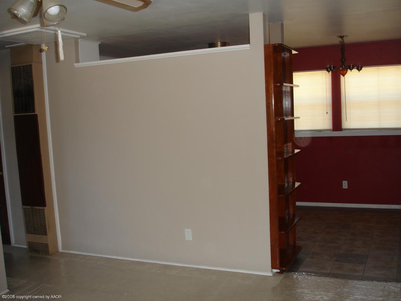 5004 Parker Street Amarillo, TX 79110 - Photo 21 of 22 Living Room to Kitchen