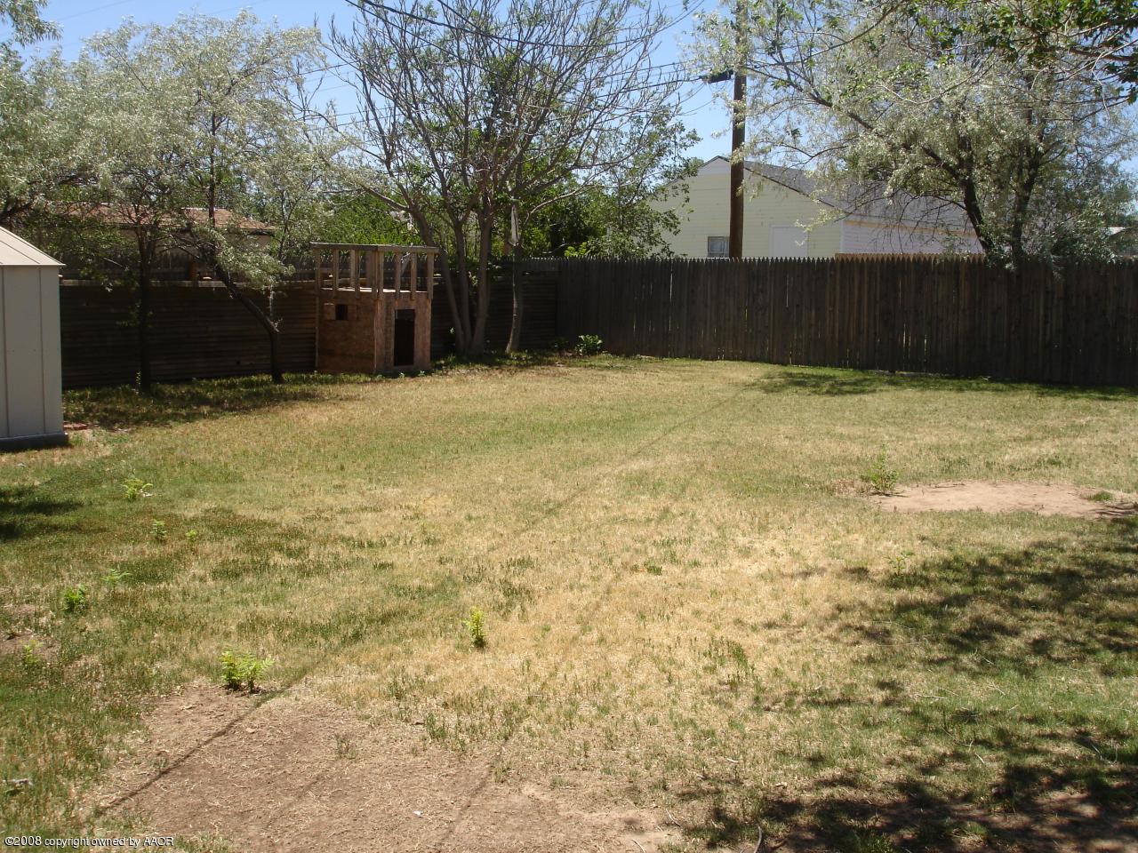 5004 Parker Street Amarillo, TX 79110 - Photo 4 of 22 Backyard
