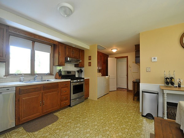 103 Governor Road Stoneham, MA 02180 - Photo 8 of 21 Gallery Image 8