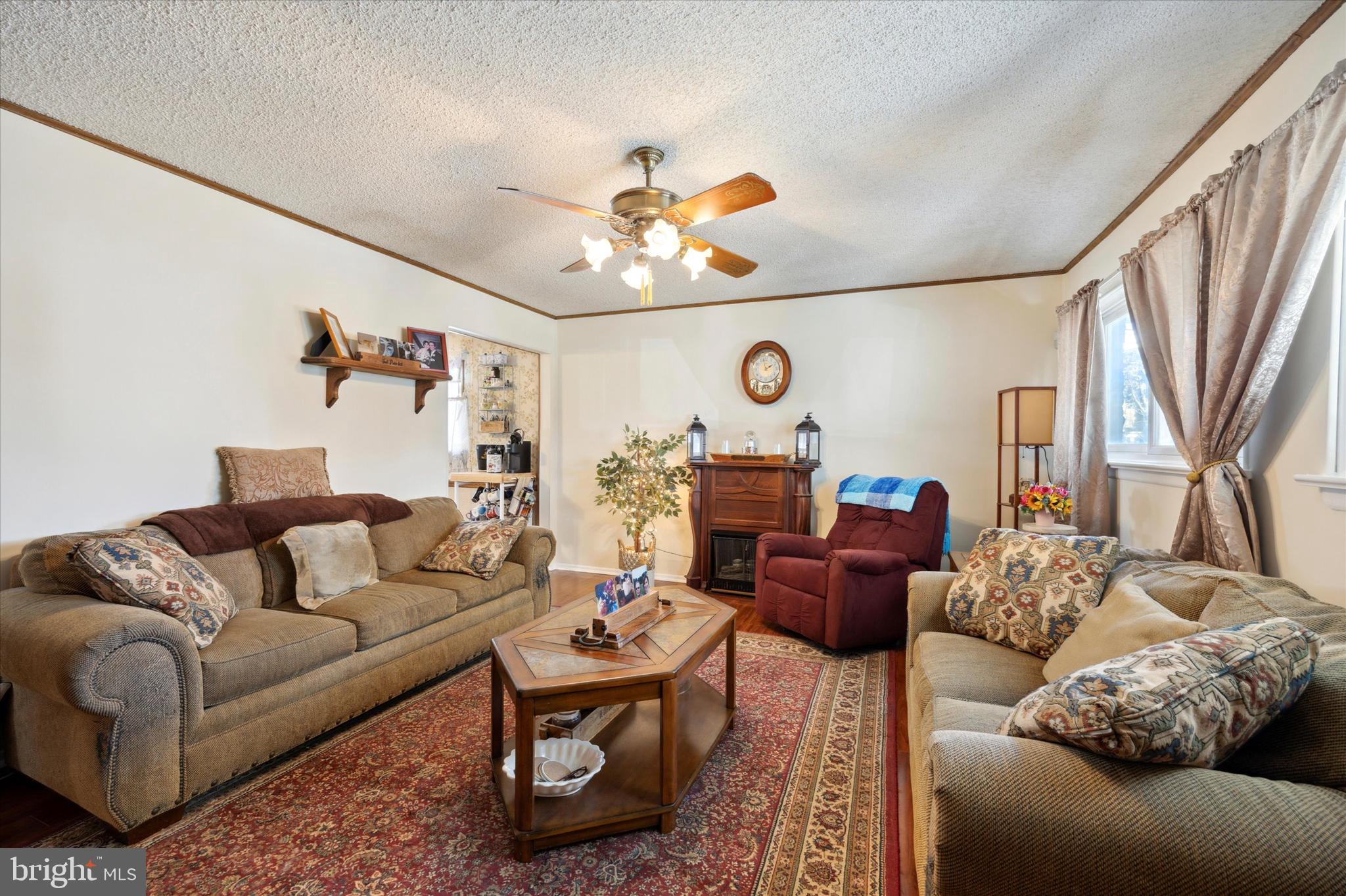 2439 Secane Road Secane, PA 19018 - Photo 3 of 15 Living Room