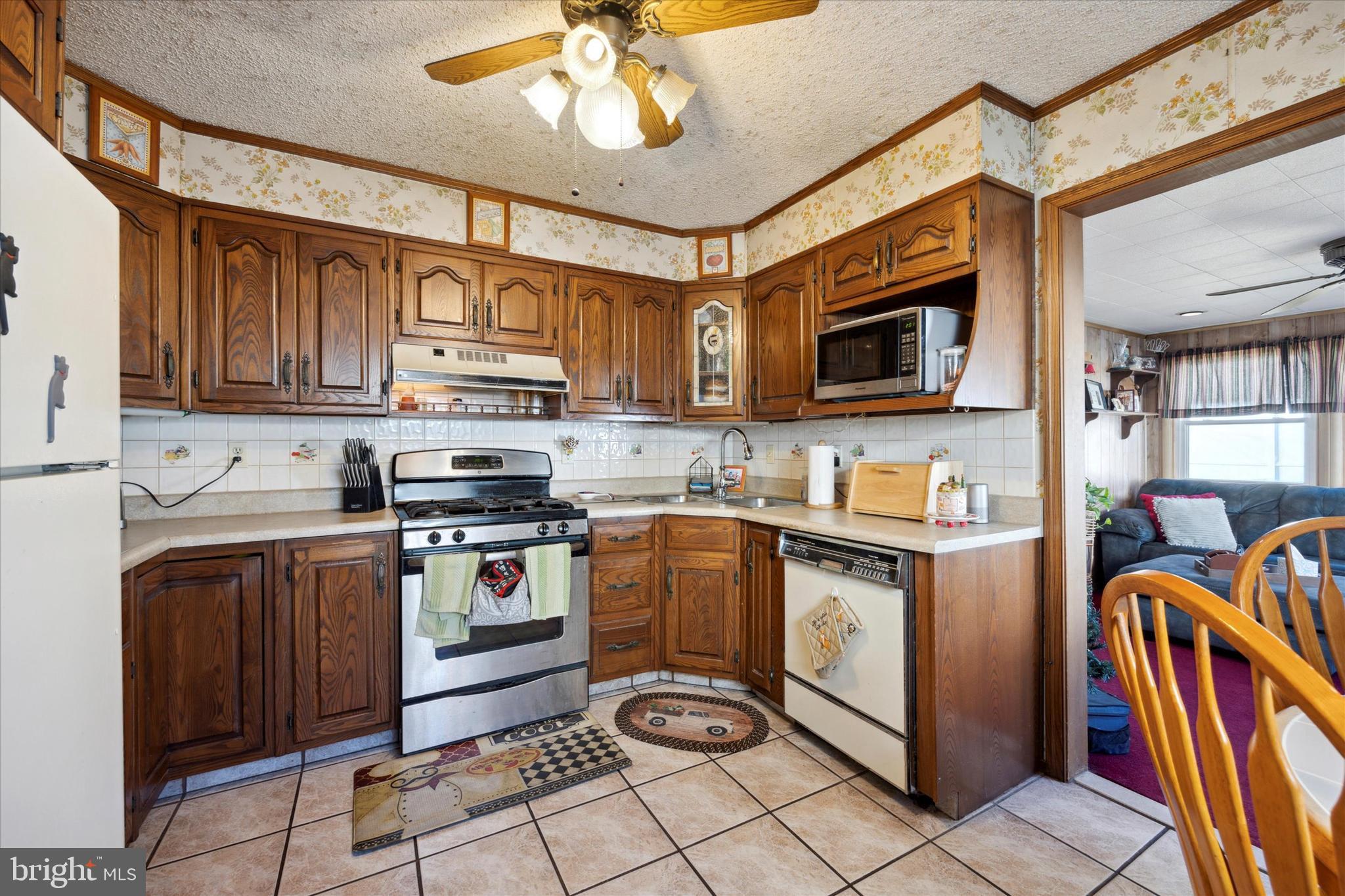 2439 Secane Road Secane, PA 19018 - Photo 5 of 15 Kitchen