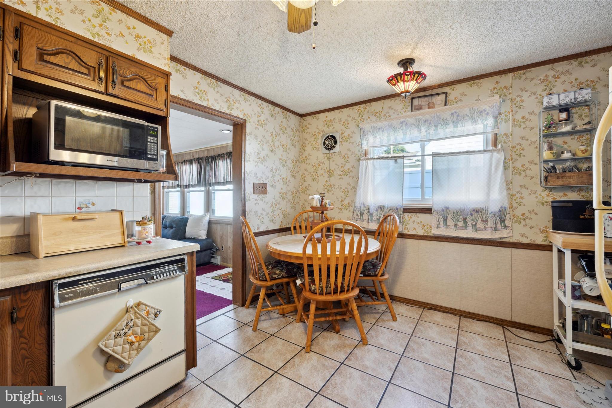 2439 Secane Road Secane, PA 19018 - Photo 6 of 15