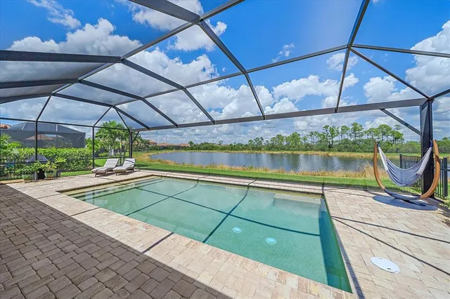$985,000 | 20698 Valprato Court, Venice, FL 34293
