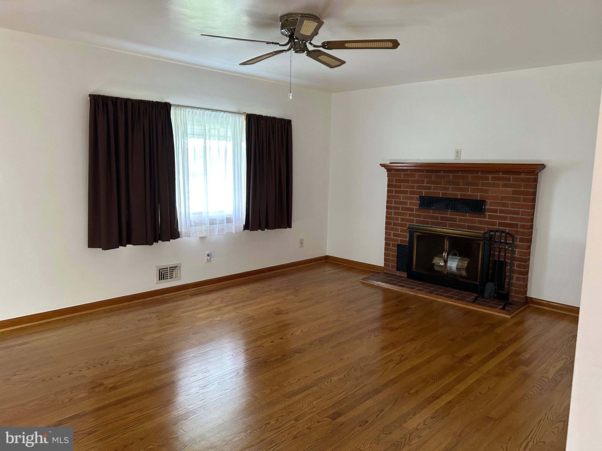 2523 Mountain Road Joppa, MD 21085 - Photo 27 of 35 Living room