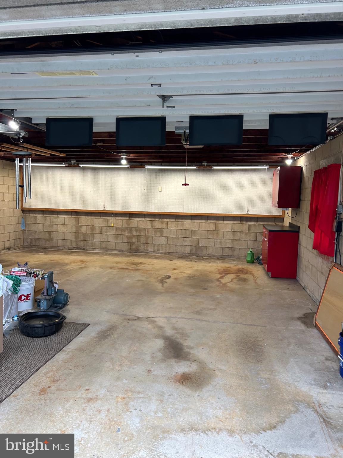 2523 Mountain Road Joppa, MD 21085 - Photo 33 of 35 Extra lighting inside garage