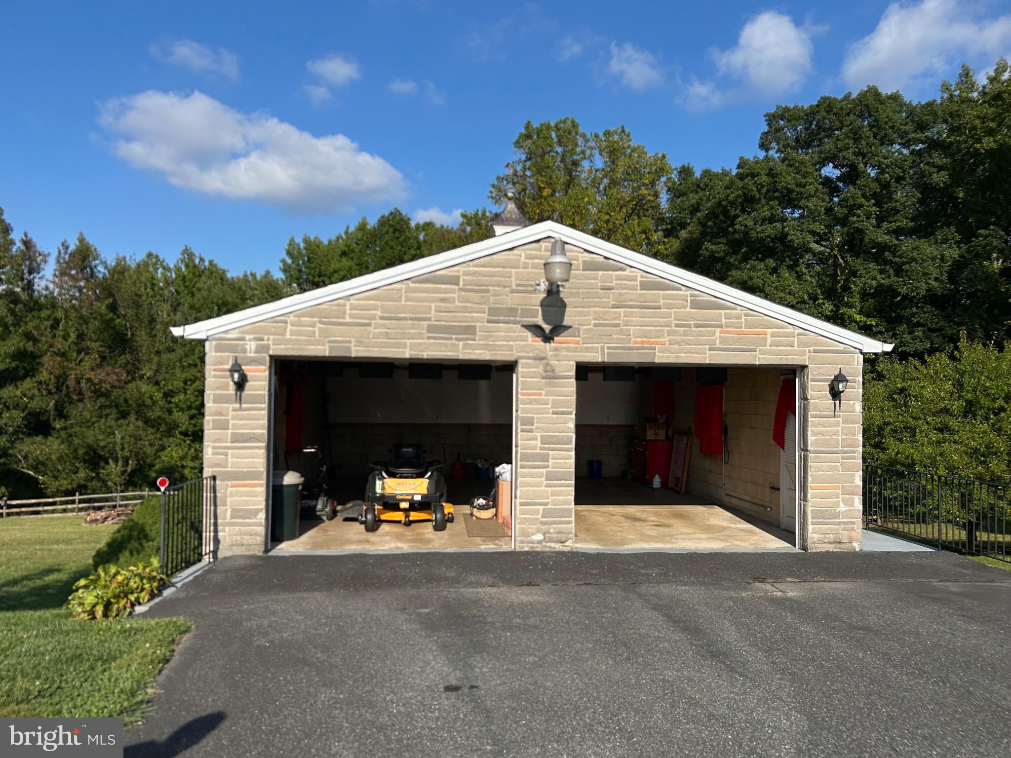 2523 Mountain Road Joppa, MD 21085 - Photo 4 of 35 2 car garage