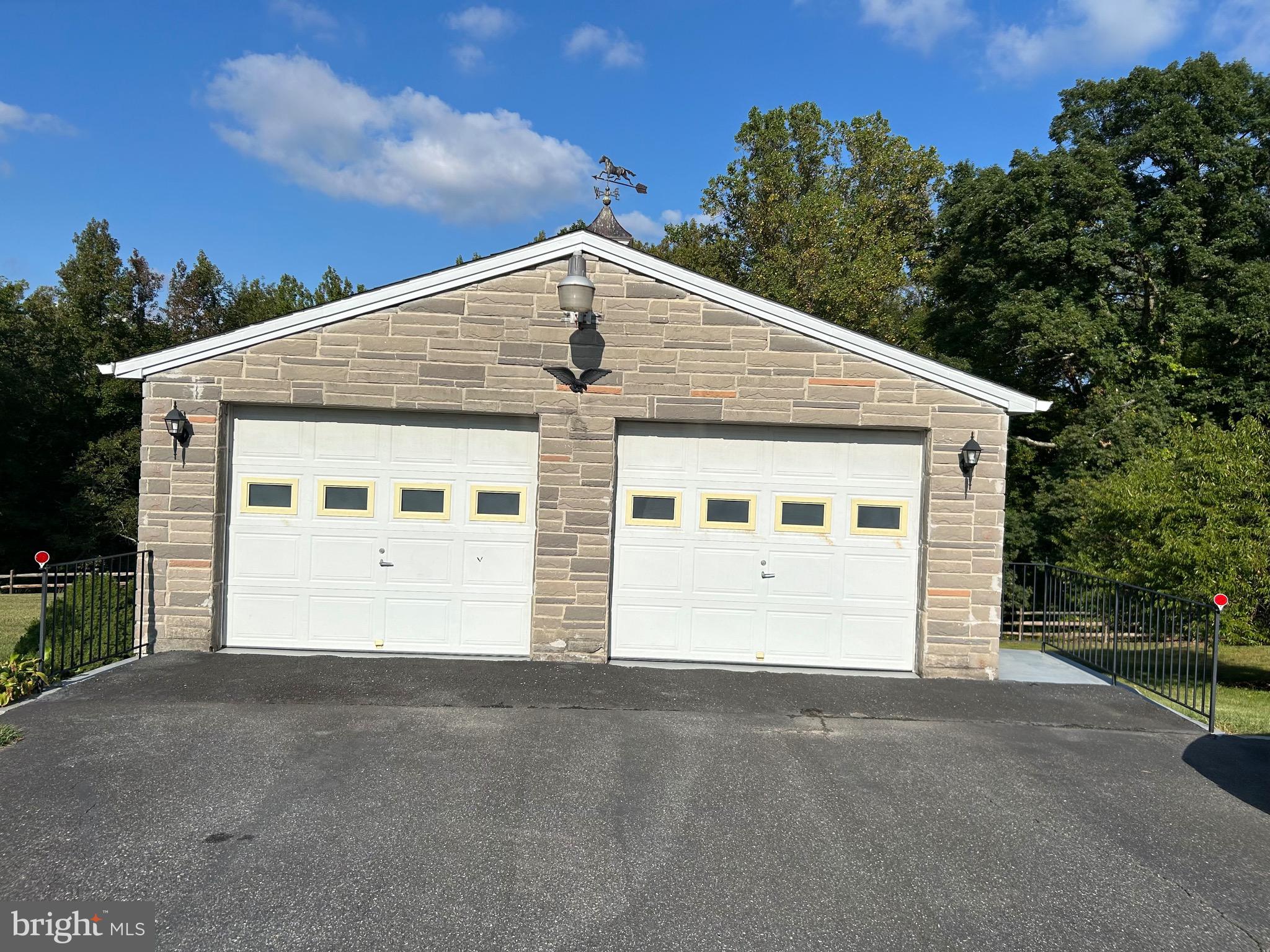 2523 Mountain Road Joppa, MD 21085 - Photo 5 of 35 2 car garage