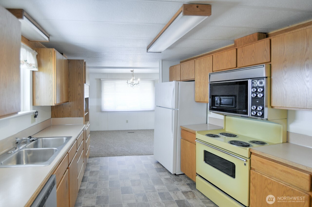 1841 Trosper Road Southwest, Unit 2 Tumwater, WA 98512 - Photo 3 of 17 Gallery Image 3