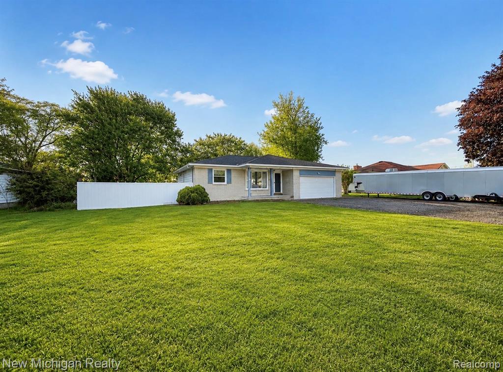5288 Torrey Road Flint, MI 48507 - Photo 1 of 41