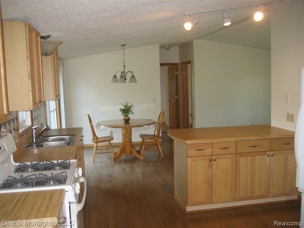 4731 Jeddo Road Fort Gratiot, MI 48059 - Photo 11 of 22 K - Kitchen & Dinnng.JPG