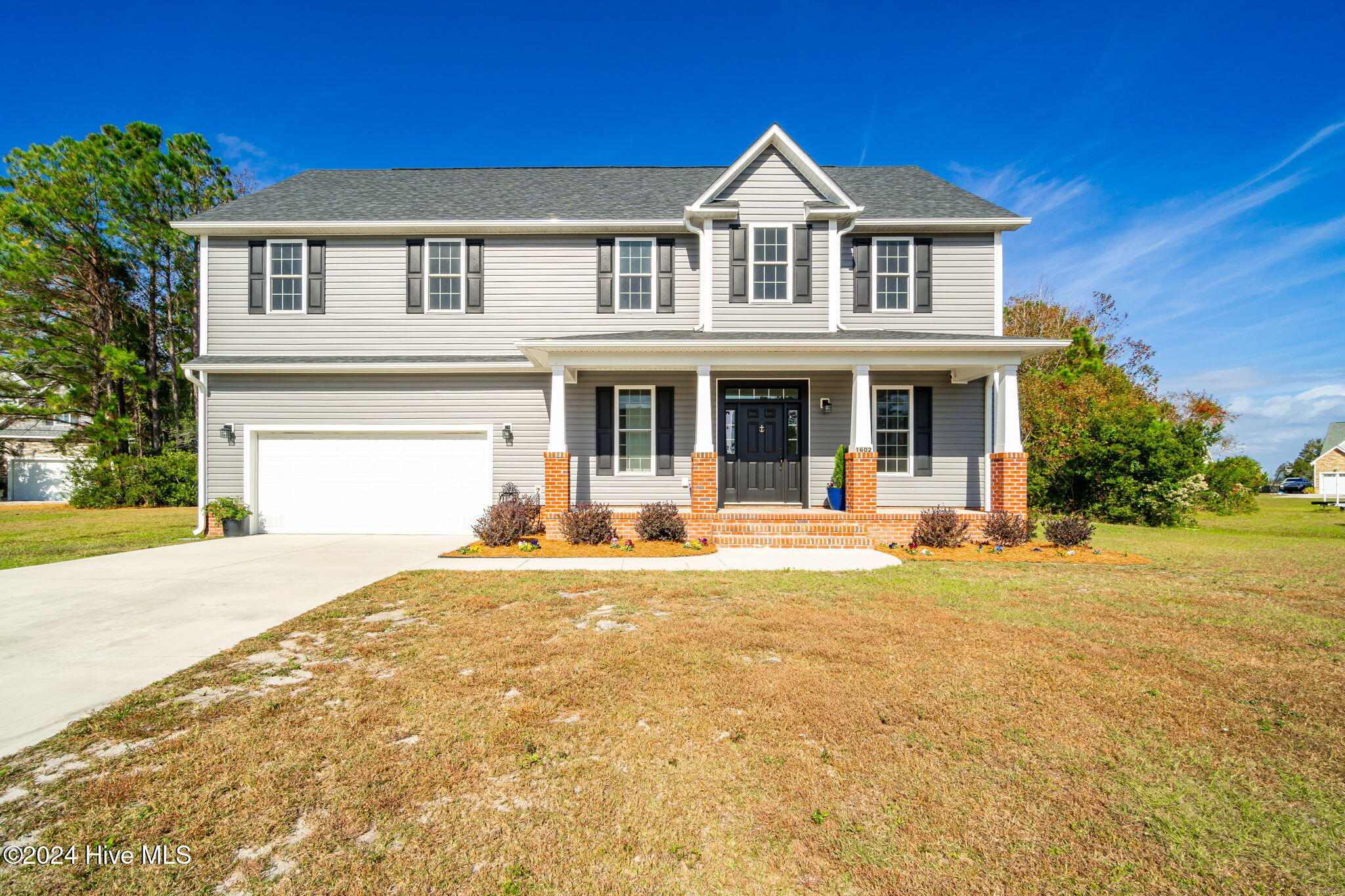 1602 Razorbill Court Morehead City, NC 28557 - Photo 3 of 62 Updated MHC home in Blair Farm