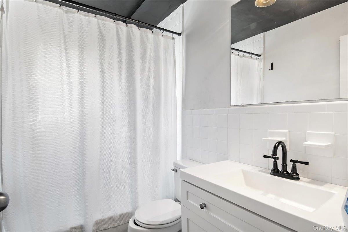 610 Farm To Market Road Patterson, NY 10509 - Photo 14 of 24 Full Bathroom - 2nd level