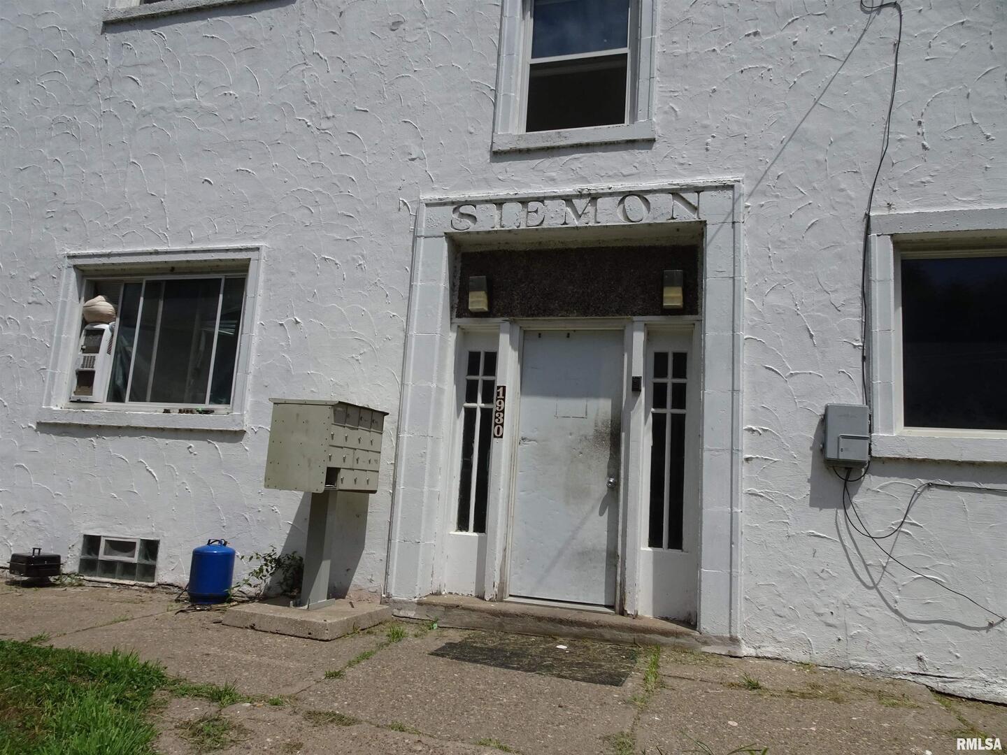 1930 9th Street Rock Island, IL 61201 - Photo 3 of 17 a view of front door of house